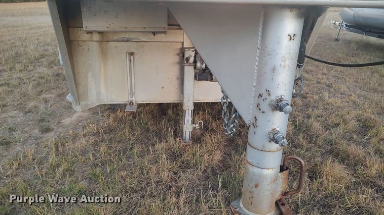 image for item LK9941 2004 Integrity  livestock trailer