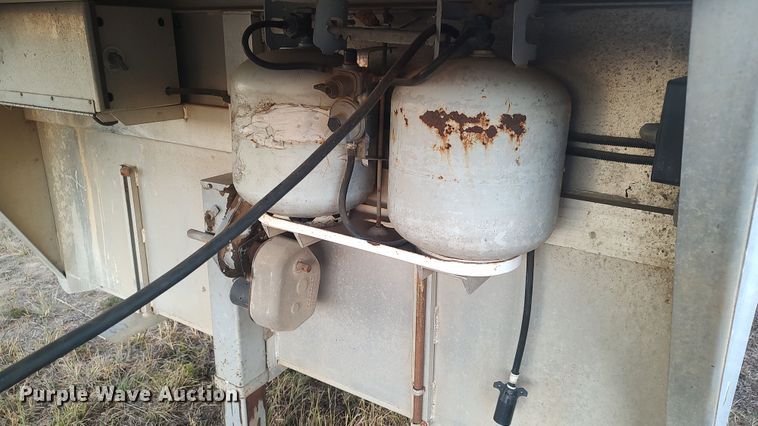 image for item LK9941 2004 Integrity  livestock trailer