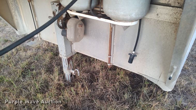 image for item LK9941 2004 Integrity  livestock trailer