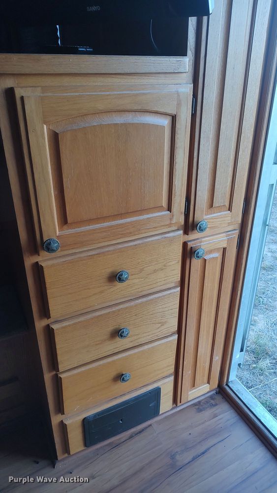 image for item LK9941 2004 Integrity  livestock trailer