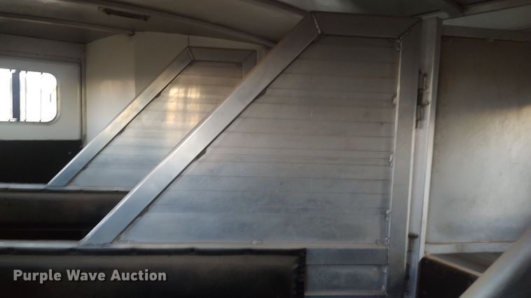 image for item LK9941 2004 Integrity  livestock trailer