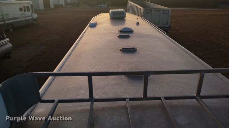 image for item LK9941 2004 Integrity  livestock trailer