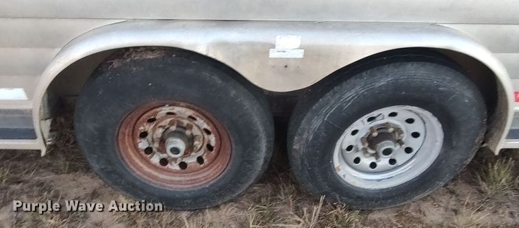 image for item LK9941 2004 Integrity  livestock trailer