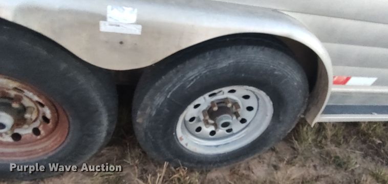 image for item LK9941 2004 Integrity  livestock trailer