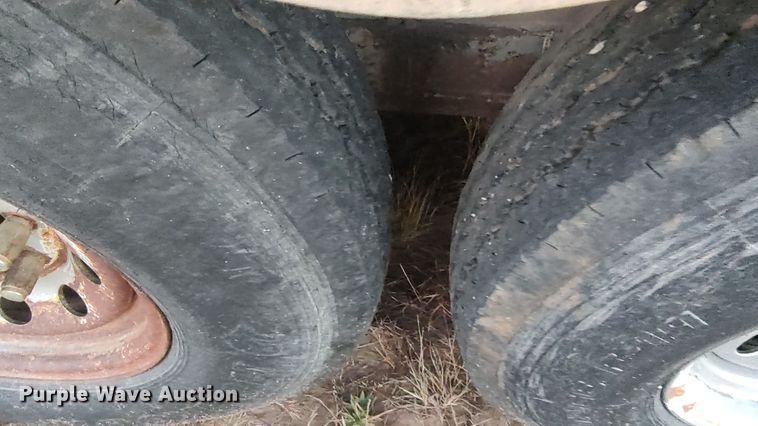 image for item LK9941 2004 Integrity  livestock trailer