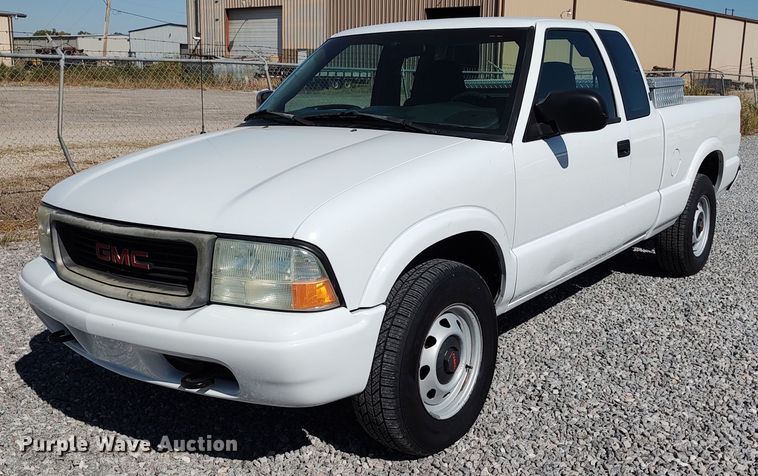 image for item LK9951 2003 GMC Sonoma  Ext. Cab pickup truck