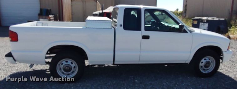 image for item LK9951 2003 GMC Sonoma  Ext. Cab pickup truck