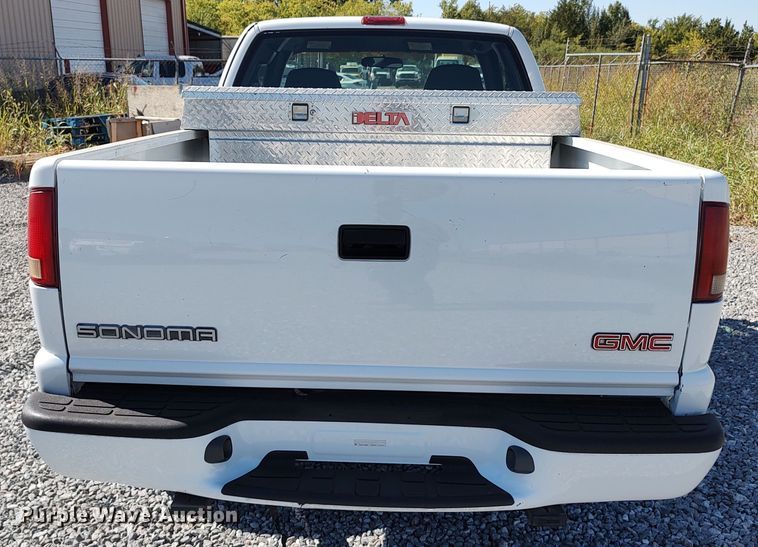 image for item LK9951 2003 GMC Sonoma  Ext. Cab pickup truck
