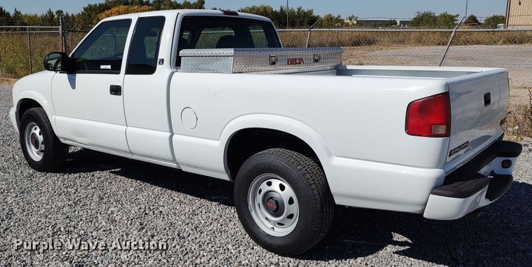 image for item LK9951 2003 GMC Sonoma  Ext. Cab pickup truck