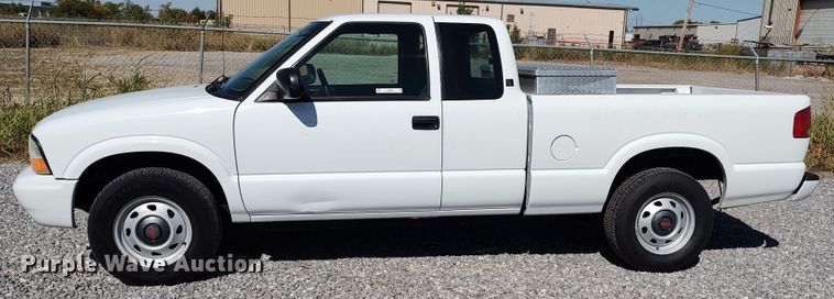 image for item LK9951 2003 GMC Sonoma  Ext. Cab pickup truck