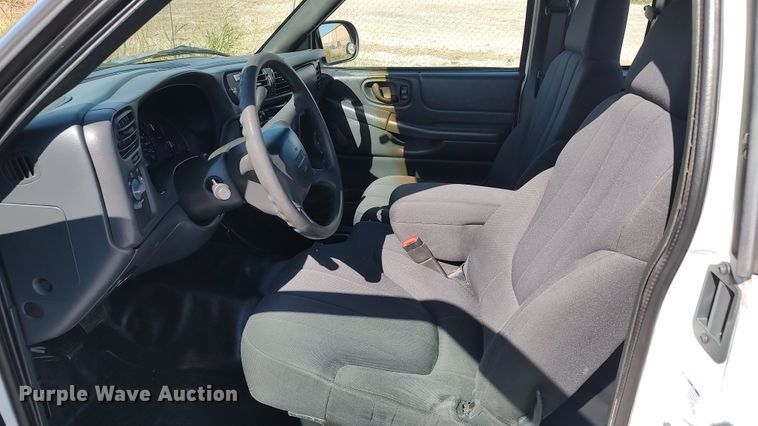 image for item LK9951 2003 GMC Sonoma  Ext. Cab pickup truck