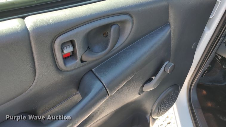 image for item LK9951 2003 GMC Sonoma  Ext. Cab pickup truck