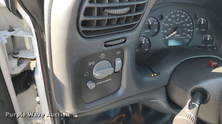 image for item LK9951 2003 GMC Sonoma  Ext. Cab pickup truck