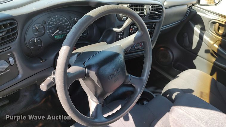 image for item LK9951 2003 GMC Sonoma  Ext. Cab pickup truck