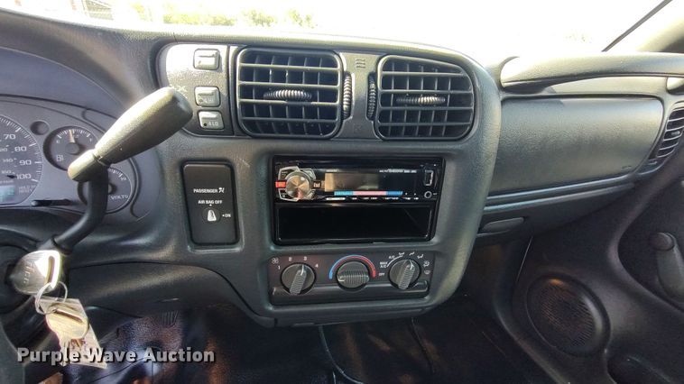 image for item LK9951 2003 GMC Sonoma  Ext. Cab pickup truck