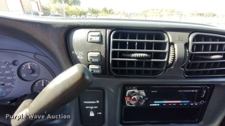 image for item LK9951 2003 GMC Sonoma  Ext. Cab pickup truck