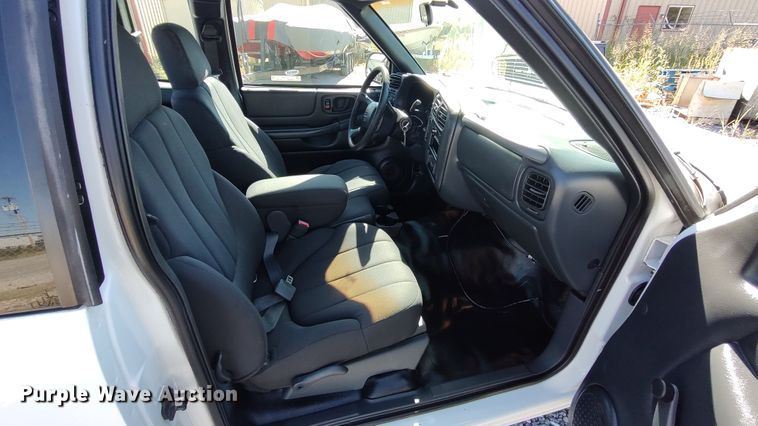 image for item LK9951 2003 GMC Sonoma  Ext. Cab pickup truck