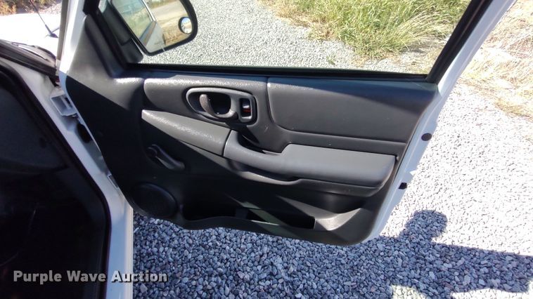 image for item LK9951 2003 GMC Sonoma  Ext. Cab pickup truck