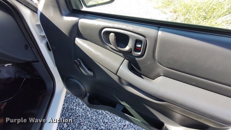 image for item LK9951 2003 GMC Sonoma  Ext. Cab pickup truck