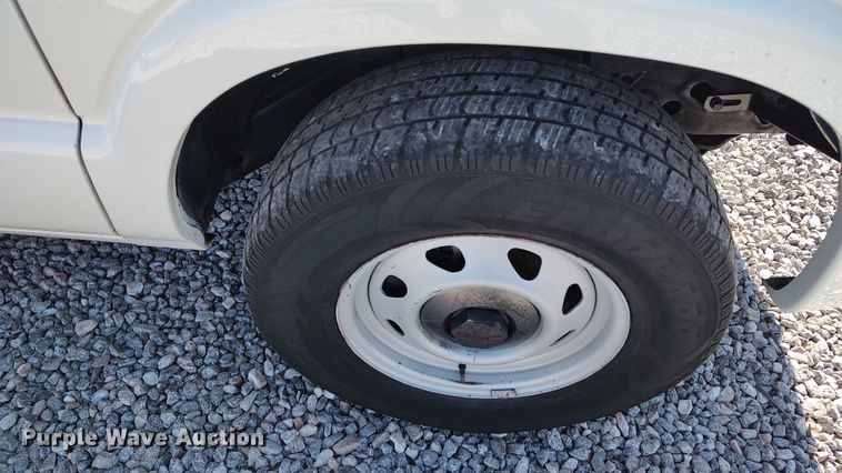 image for item LK9951 2003 GMC Sonoma  Ext. Cab pickup truck