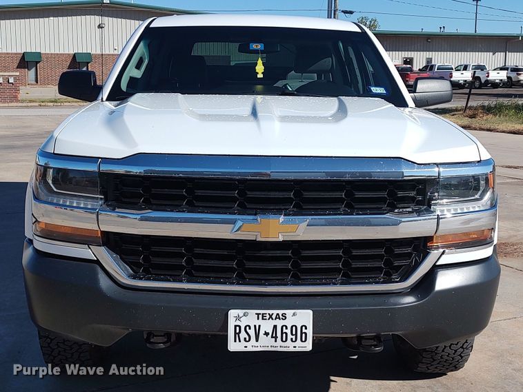 image for item LK9973 2018 Chevrolet Silverado 1500  Crew Cab pickup truck