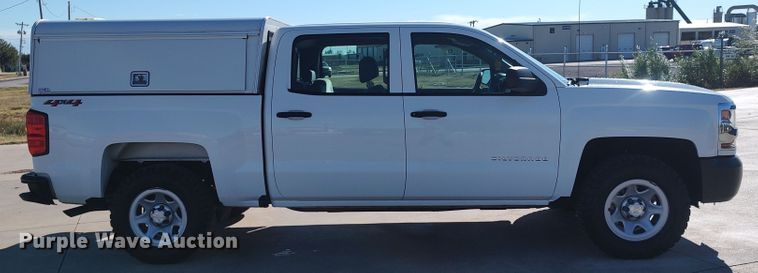 image for item LK9973 2018 Chevrolet Silverado 1500  Crew Cab pickup truck