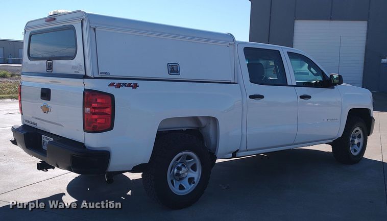 image for item LK9973 2018 Chevrolet Silverado 1500  Crew Cab pickup truck