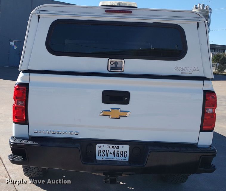 image for item LK9973 2018 Chevrolet Silverado 1500  Crew Cab pickup truck