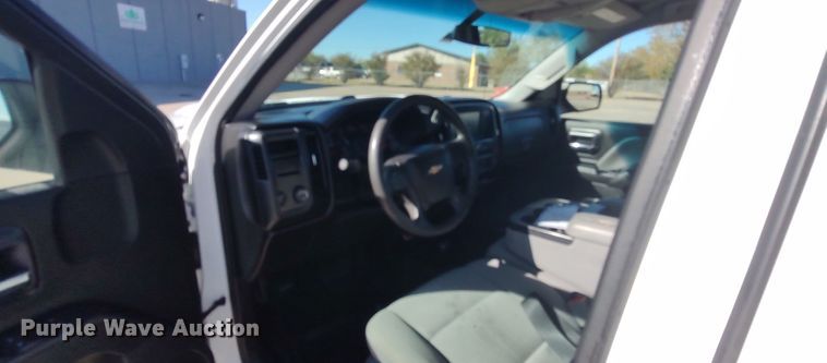 image for item LK9973 2018 Chevrolet Silverado 1500  Crew Cab pickup truck