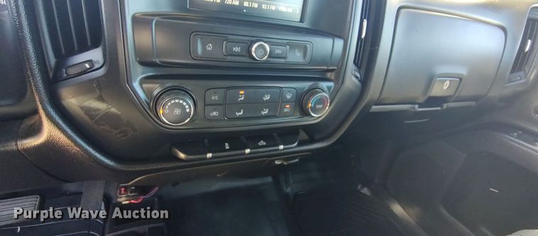 image for item LK9973 2018 Chevrolet Silverado 1500  Crew Cab pickup truck