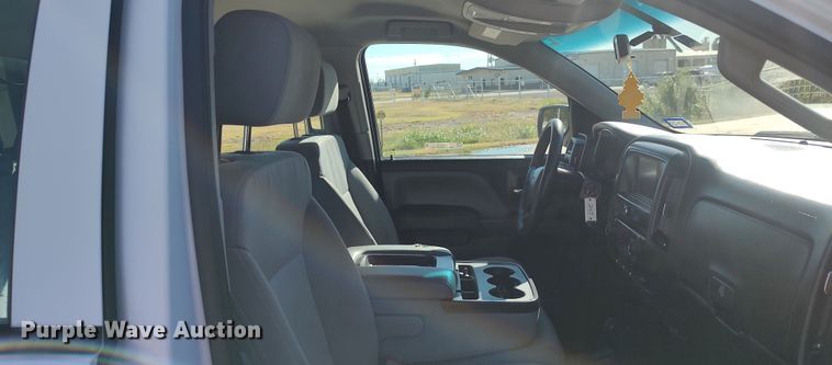 image for item LK9973 2018 Chevrolet Silverado 1500  Crew Cab pickup truck