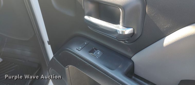 image for item LK9973 2018 Chevrolet Silverado 1500  Crew Cab pickup truck