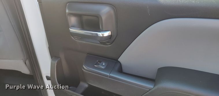 image for item LK9973 2018 Chevrolet Silverado 1500  Crew Cab pickup truck