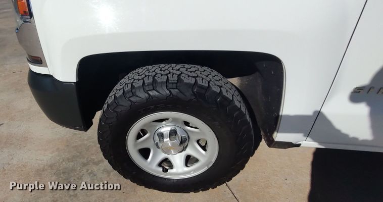 image for item LK9973 2018 Chevrolet Silverado 1500  Crew Cab pickup truck