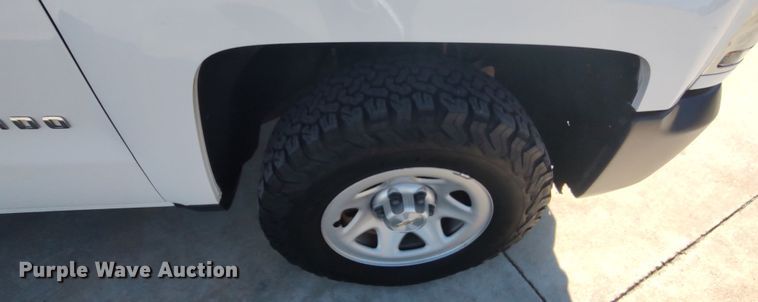 image for item LK9973 2018 Chevrolet Silverado 1500  Crew Cab pickup truck