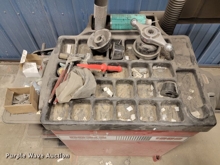 image for item LL9634 Coats 1000  wheel balancer