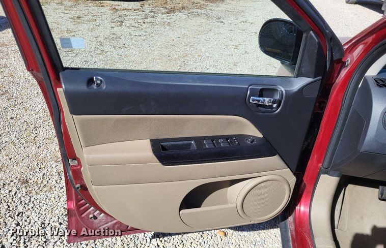 image for item LR9036 2012 Jeep Compass Latitude  SUV