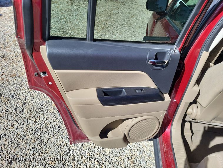 image for item LR9036 2012 Jeep Compass Latitude  SUV