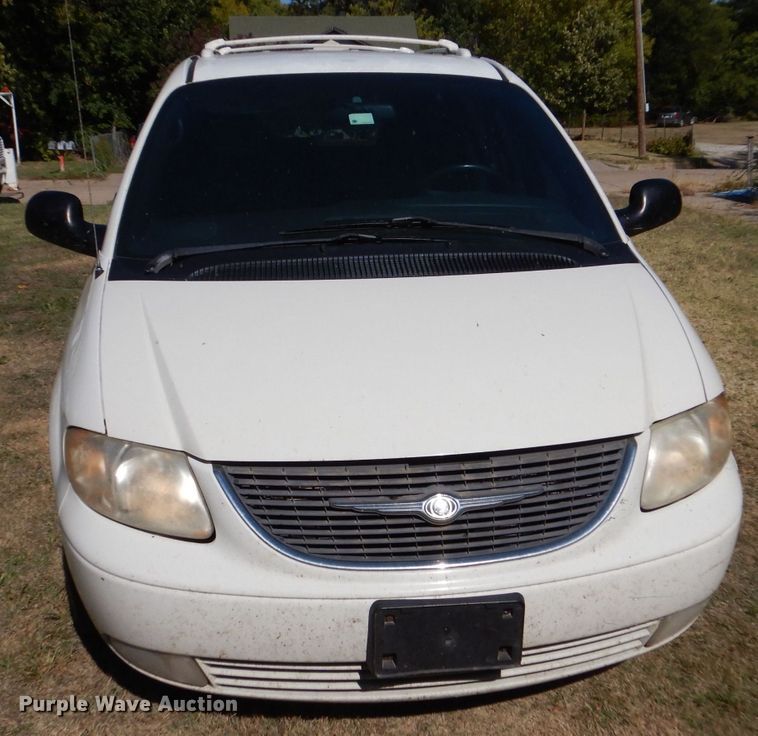 image for item LU9657 2004 Chrysler Town & Country Limited van