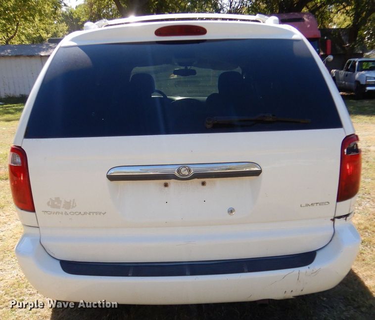 image for item LU9657 2004 Chrysler Town & Country Limited van