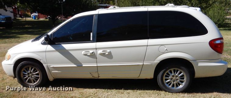 image for item LU9657 2004 Chrysler Town & Country Limited van