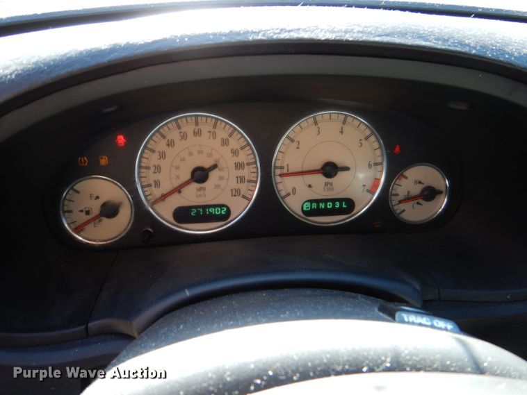 image for item LU9657 2004 Chrysler Town & Country Limited van