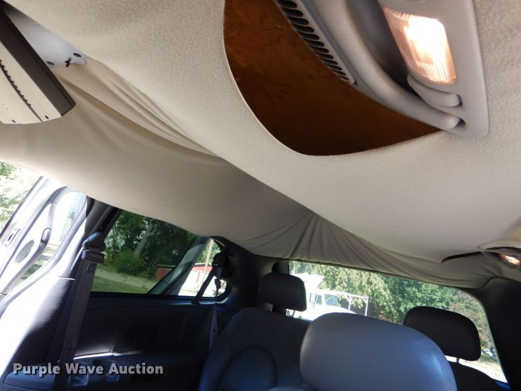 image for item LU9657 2004 Chrysler Town & Country Limited van