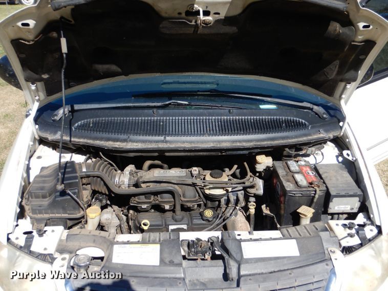 image for item LU9657 2004 Chrysler Town & Country Limited van