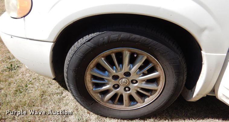 image for item LU9657 2004 Chrysler Town & Country Limited van