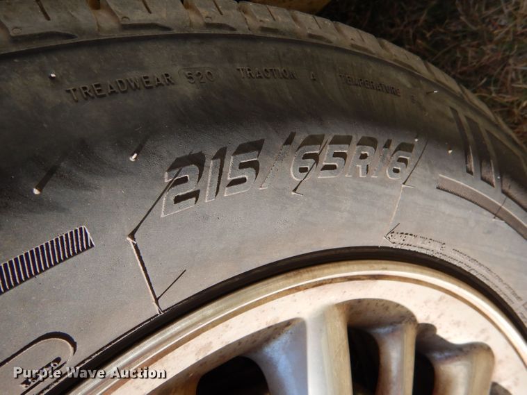 image for item LU9657 2004 Chrysler Town & Country Limited van