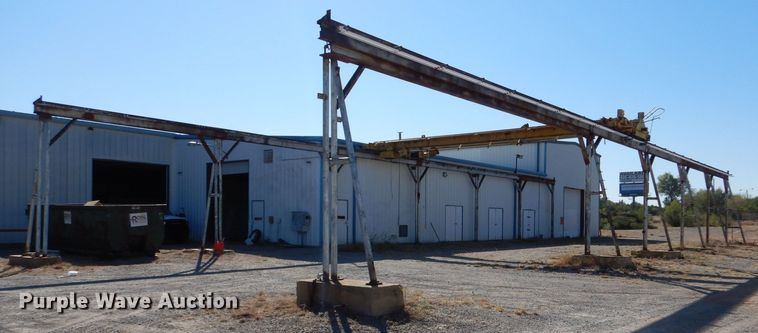 image for item LU9662 Straddle crane