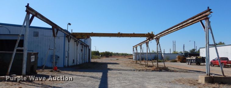 image for item LU9662 Straddle crane