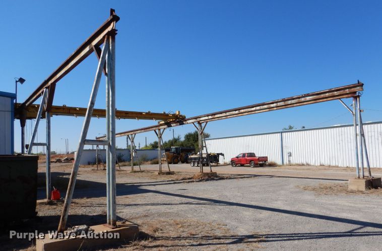 image for item LU9662 Straddle crane