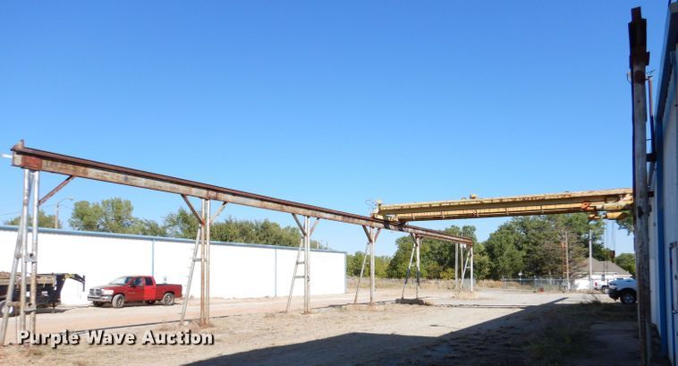 image for item LU9662 Straddle crane